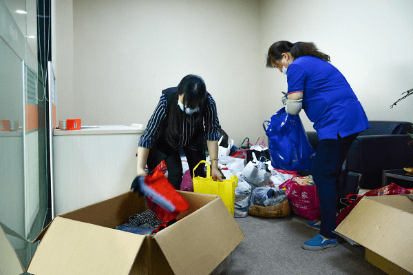 科進公司組織開展“捐贈衣物奉獻愛心”活動